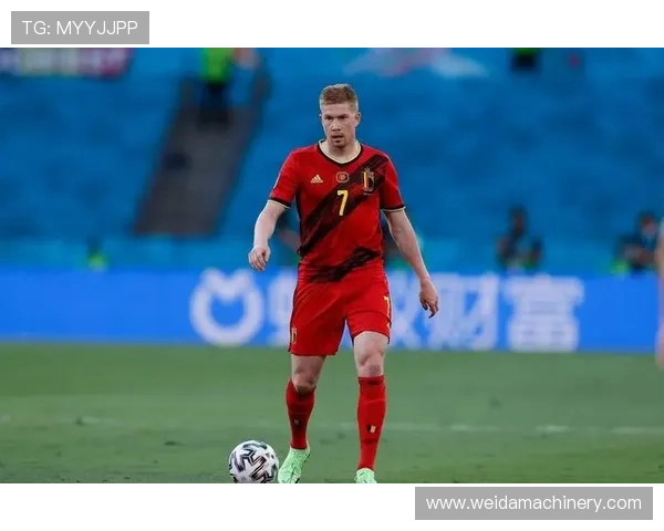 德布劳内 vs 伊涅斯塔:中场组织核心的战术角色与比赛影响力对比 德布劳内 vs 伊涅斯塔:中场组织核心的战术角色与比赛影响力对比