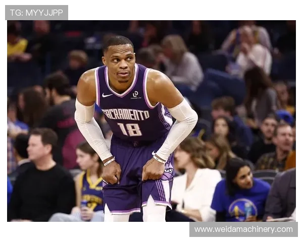 安东尼·戴维斯挡拆拉开防守空间 助湖人内线效率提升