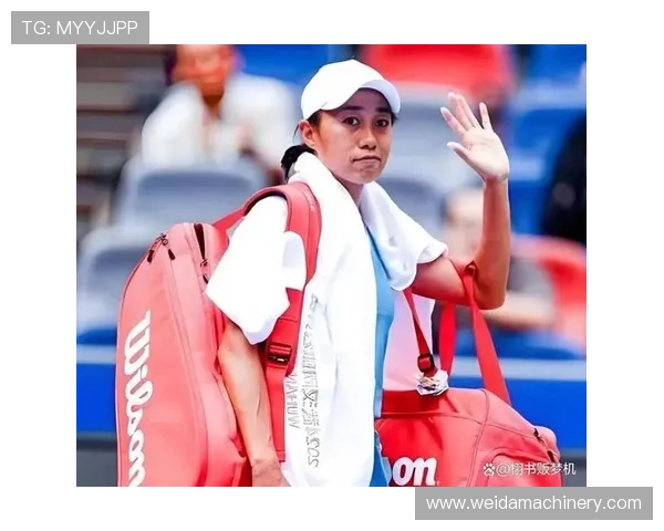 张帅巴黎街头喝咖啡那副慵懒样，怎么看都不像刚征战完大满贯的军人啊